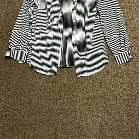 Banana Republic Button Down Shirts. 💕 - Picture 4 of 9